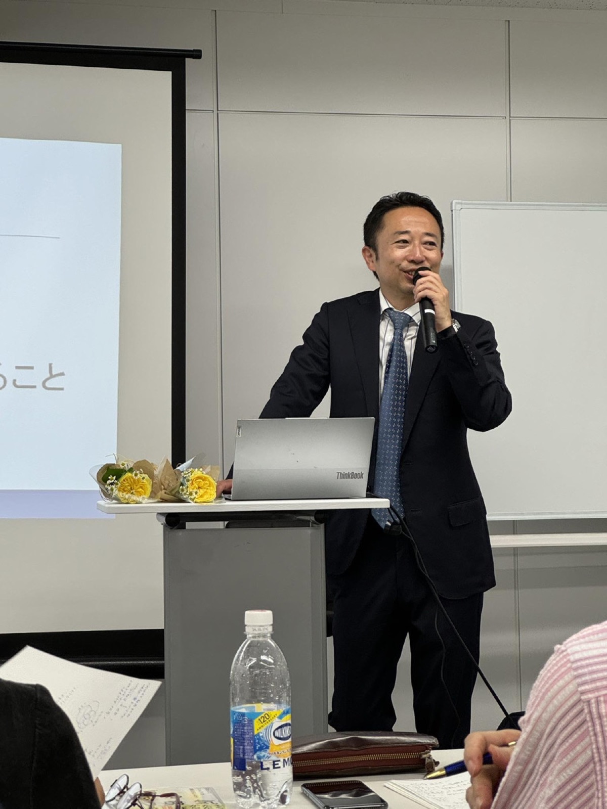 セミナーで講演する中村浩一郎